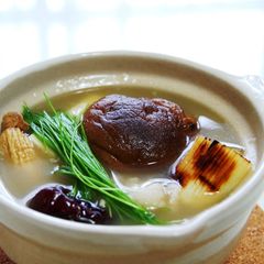 Milky White Yakuzen Medicinal Hot Pot A picture of Milky White Yakuzen Medicinal Hot Pot.