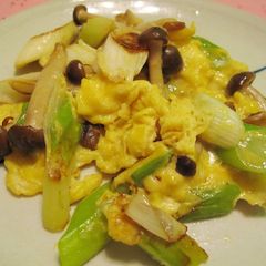 A picture of Japanese Leek & Shimeji Mushrooms with Scrambled Egg.
