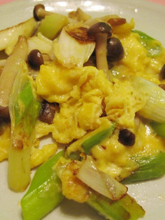 A picture of Japanese Leek & Shimeji Mushrooms with Scrambled Egg.