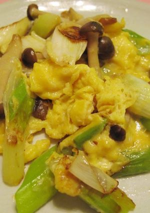 A picture of Japanese Leek & Shimeji Mushrooms with Scrambled Egg.