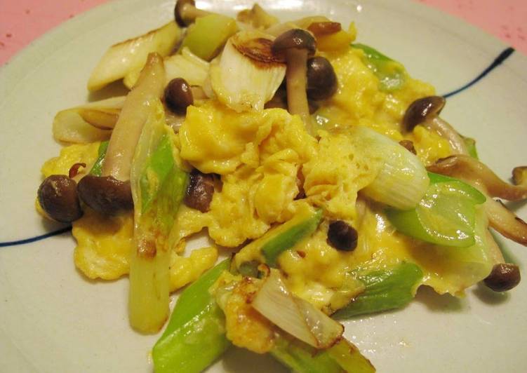 Japanese Leek &amp; Shimeji Mushrooms with Scrambled Egg