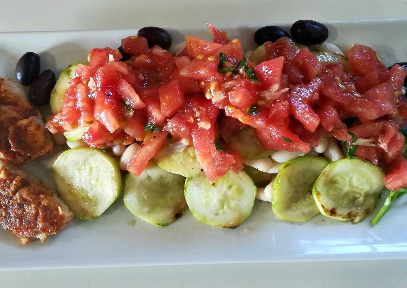 Judías blancas con calabacín y tomate