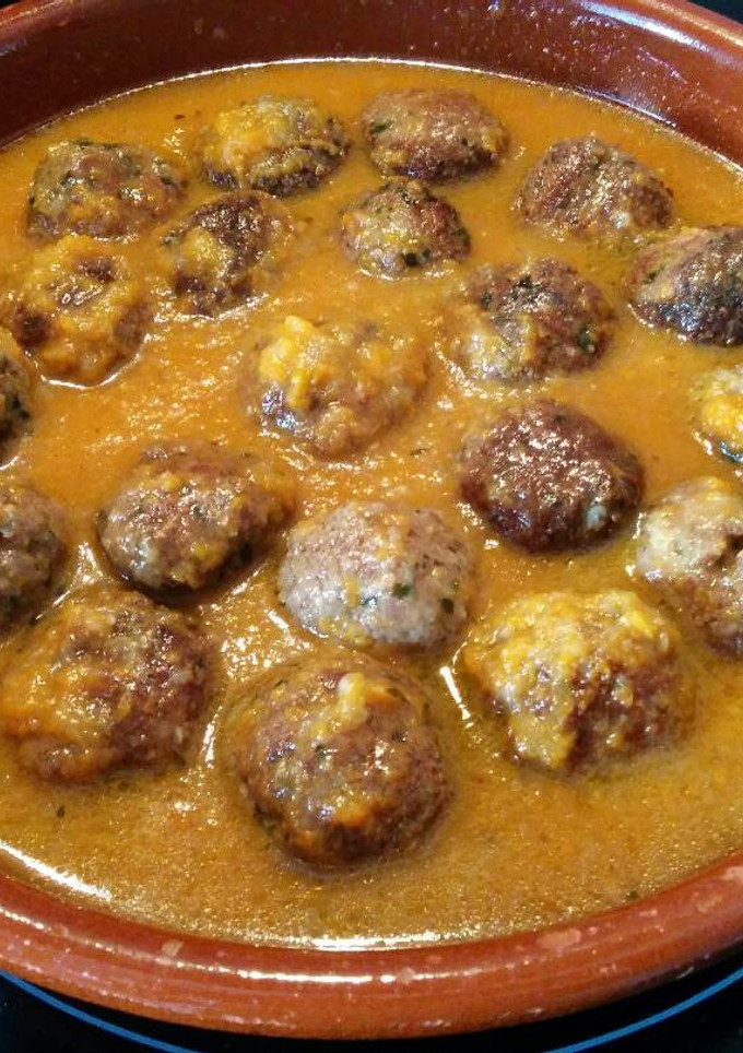 Una foto de Albóndigas de ternera en salsa española