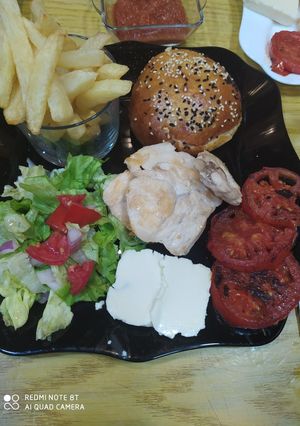 صورة لوصفة طبق مشكل مثل ماكدونالد 🍟🍔🍷