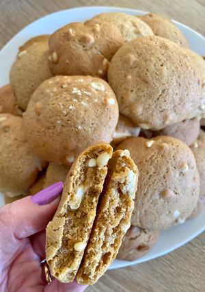 Une photo de Cookies moelleux chocolat blanc pignons sans blanc d’œuf