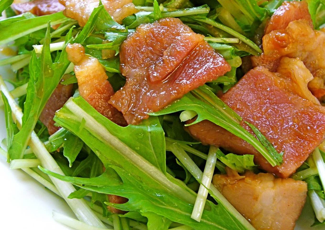 Easy with Yakiniku Sauce: Mizuna and Bacon Salad