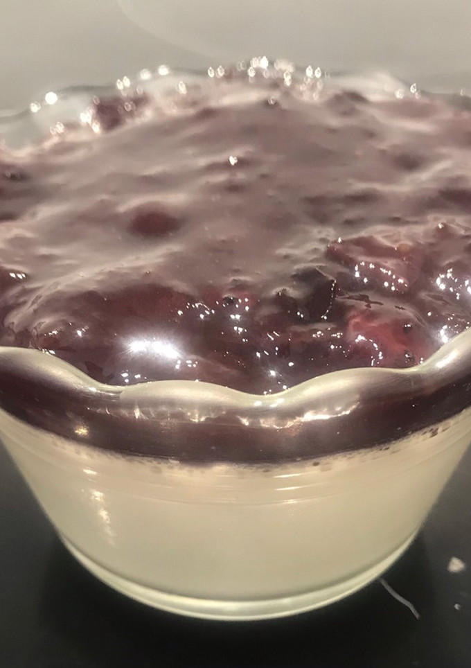 Una foto de Panna-Cotta de arándanos