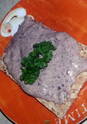 A picture of Kidney bean pate.
