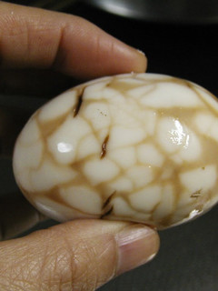 A picture of Tea Eggs (Eggs Boiled in Tea Leaves).