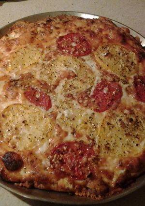 A picture of White Pizza with Garlic and Tomatoes.