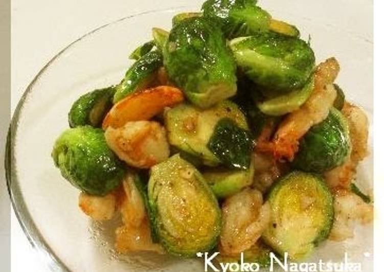 Recipe of Quick Stir-fried Brussels Sprouts and Prawns with Garlic