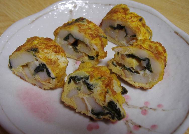 Simple Way to Make Perfect For Packed Lunches: Tamagoyaki with Seaweed and Chikuwa
