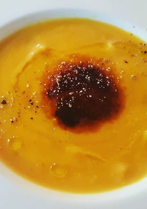 Foto di Vellutata di Zucca, Patè di Fegato e Cialda Croccante