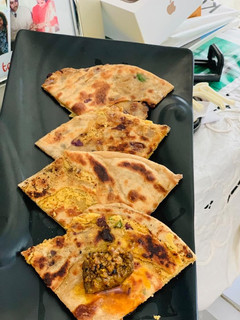 A picture of Besan-onion stuffed paratha.