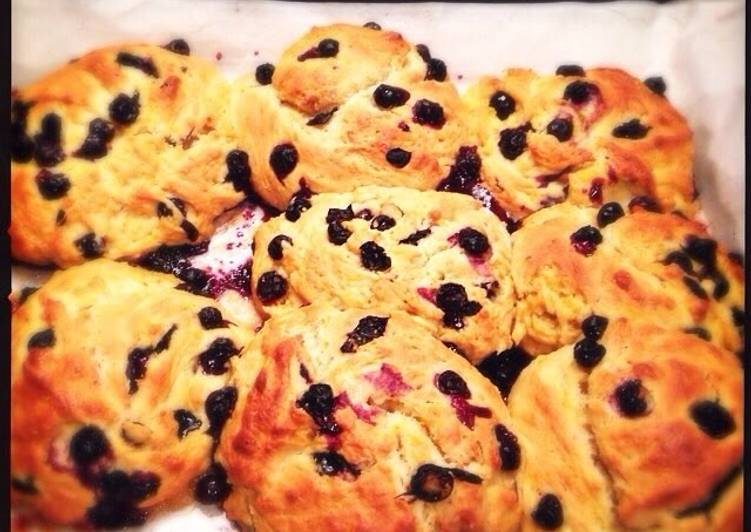 Steps to Make Favorite Blueberry Buns