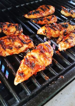 A picture of Bbq chicken tenderloins.