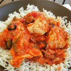 A picture of Chicken with olives and feta.