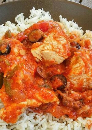 A picture of Chicken with olives and feta.