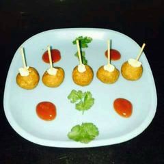 A picture of Potato paneer balls.