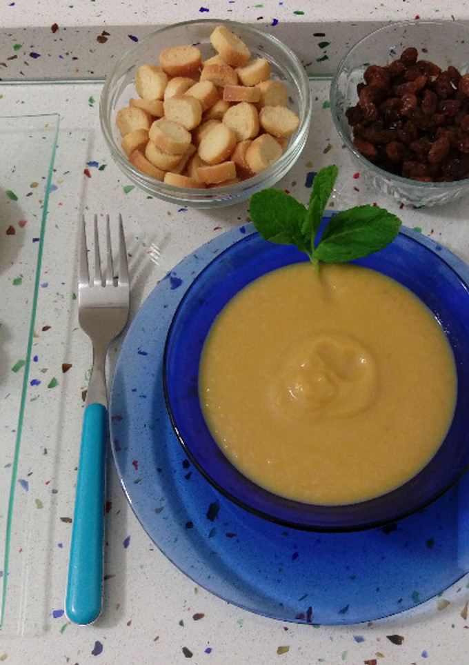 Una foto de Crema de judías verdes con calabaza y mini pizzas de chorizo ibérico