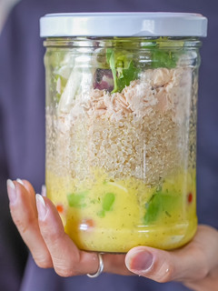 Una foto de Ensalada de quinoa con aliño de mango