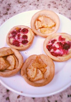 A picture of Delicious Pi mini pies!.