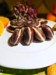 Una foto de Macarons de Chocolate, Almendras y Mandarina Sin Gluten