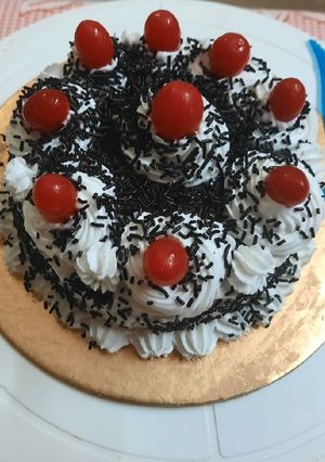 ব্ল্যাক ফরেস্ট কেক (Black forest cake recipe in Bengali) রেসিপির প্রধান ছবি