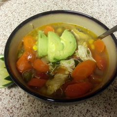 A picture of yummy caldo de pollo.
