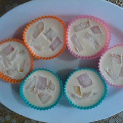A picture of Fruity gelatin in cups.