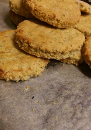 A picture of Oatcakes.