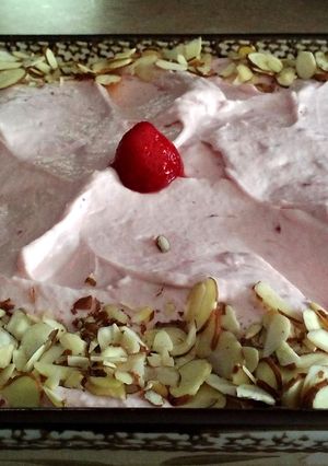 A picture of Grandma Flora's Strawberry Cake.