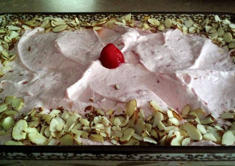 Steps to Prepare Homemade Grandma Flora&#39;s Strawberry Cake