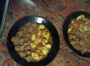 Foto principal de Carne guisada con patatas fritas