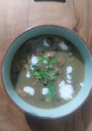 A picture of Caramelized mushroom soup.