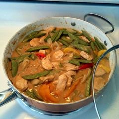 A picture of Turkey And Veggies With Peanut Sauce.