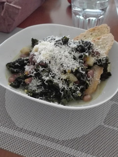 Foto di Zuppa di cavolo nera,patate e fagioli verdolini