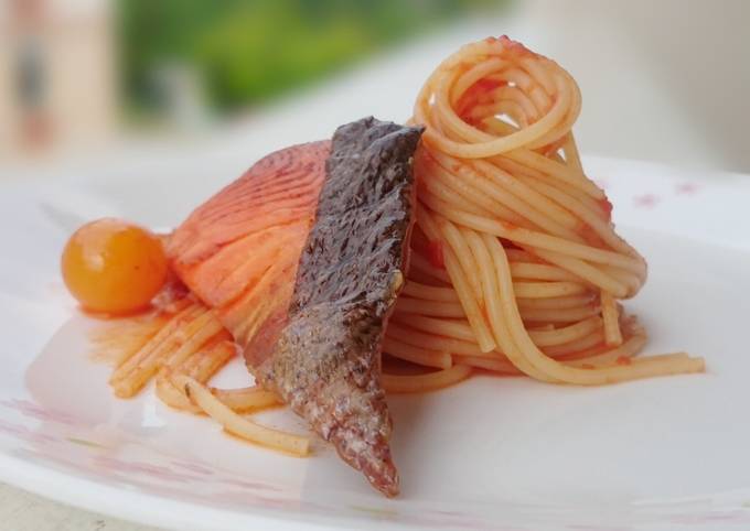Simple Way to Prepare Homemade Tomato Spaghetti With Salmon