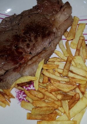 Foto principal de Entrecot de ternera con patatas fritas
