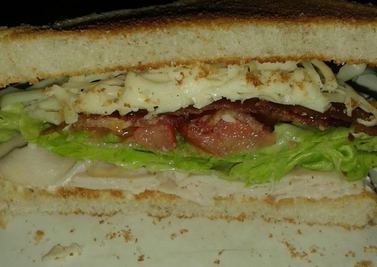 Recipe: Appetizing Turkey Bacon Club Sandwich