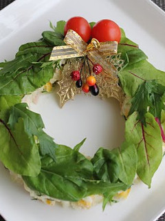A picture of Christmas Potato Salad Wreath.