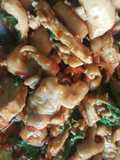 กระเพราสะโพกไก่