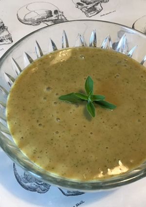 Une photo de Sauce salade moutarde de Bourgogne, framboise, basilic et persil frais