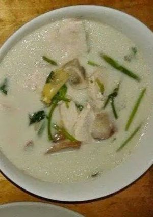A picture of Tom kha Kai.