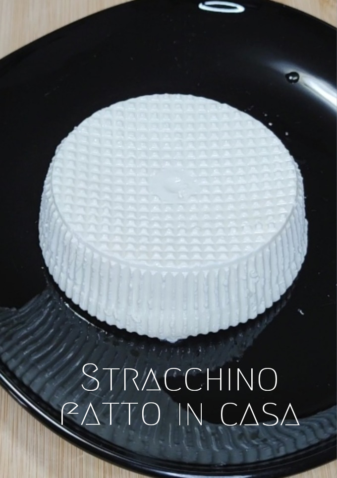 Foto di Formaggio stracchino fatto in casa,con caglio vegetale