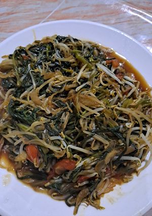 Foto resep Tumis kangkung saos tiram ala resto🍀