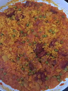Una foto de Arroz con patata, guisante y chorizo