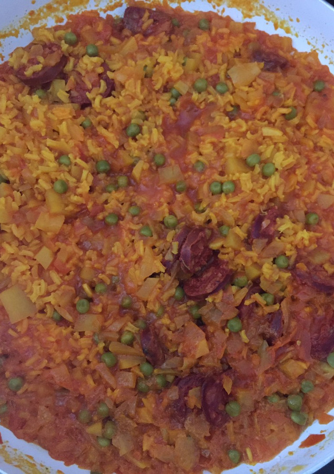 Una foto de Arroz con patata, guisante y chorizo