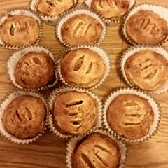 A picture of Minime apple pie muffins.