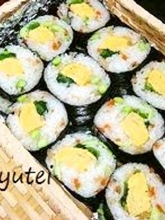 A picture of Chirashi Sushi Rolls.